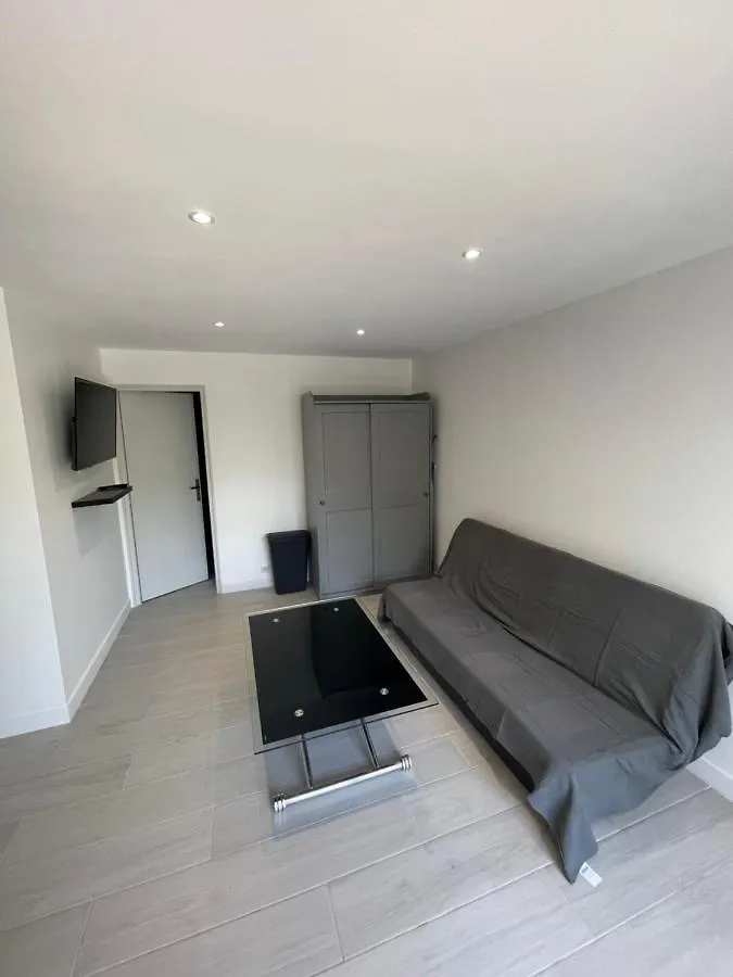 Studio En Bas De Villa Avec Piscine Proche Bord De Mer Cagnes-sur-Mer Apartment
